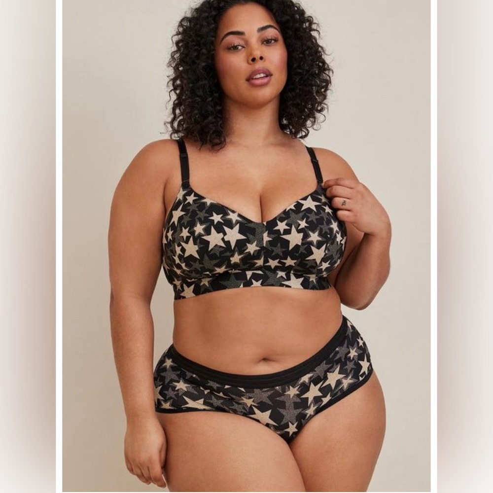 Wire-Free lightly lined print. Long lined 360 Back Smoothing Bra